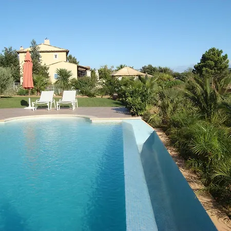 Pensión La Tarentane 4*