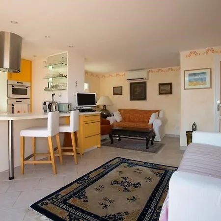 La Tarentane Pensión 4*