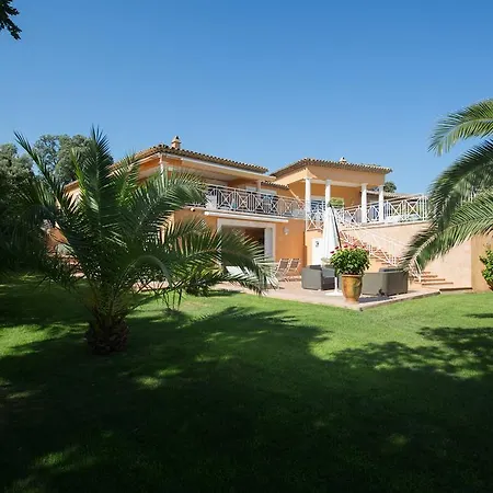 Pensión La Tarentane 4*