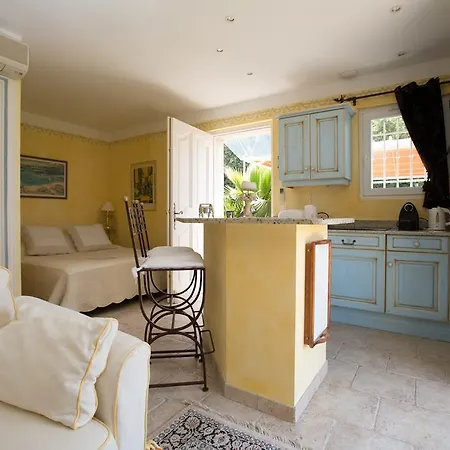 La Tarentane Pensión 4*