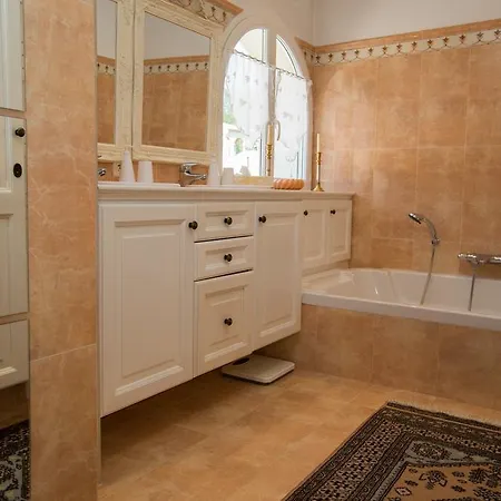 La Tarentane Pensión 4*