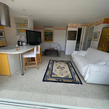 La Tarentane Pensjonat 4*