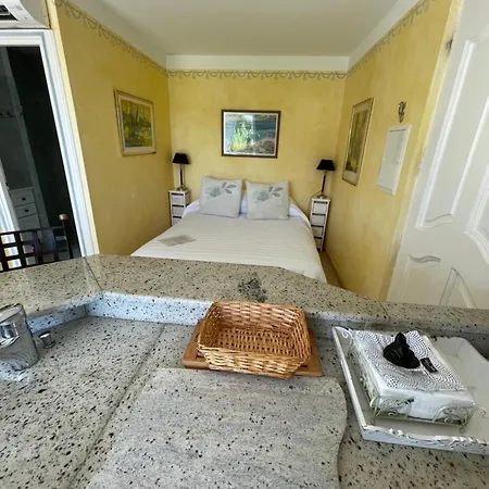 Pensjonat La Tarentane Grimaud