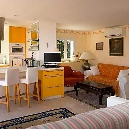 Pensionat La Tarentane 4*