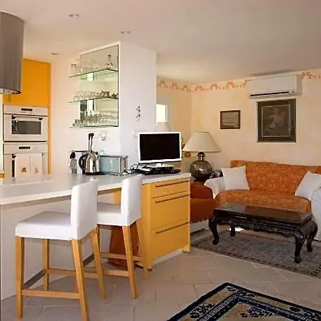 La Tarentane Pensionat 4*