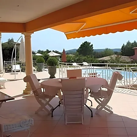 Pensionat La Tarentane Grimaud