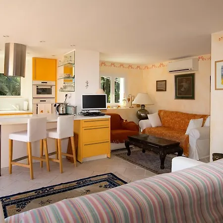 Pensjonat La Tarentane Grimaud