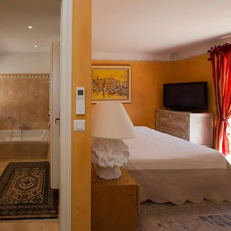 La Tarentane Pensjonat 4*