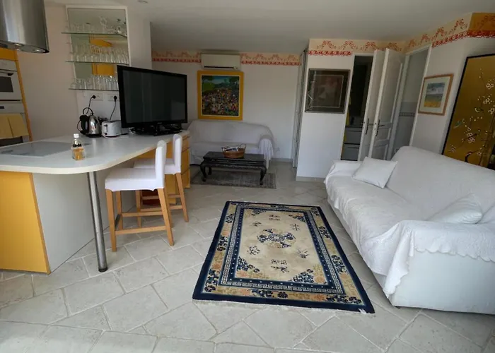 La Tarentane Pensjonat 4*