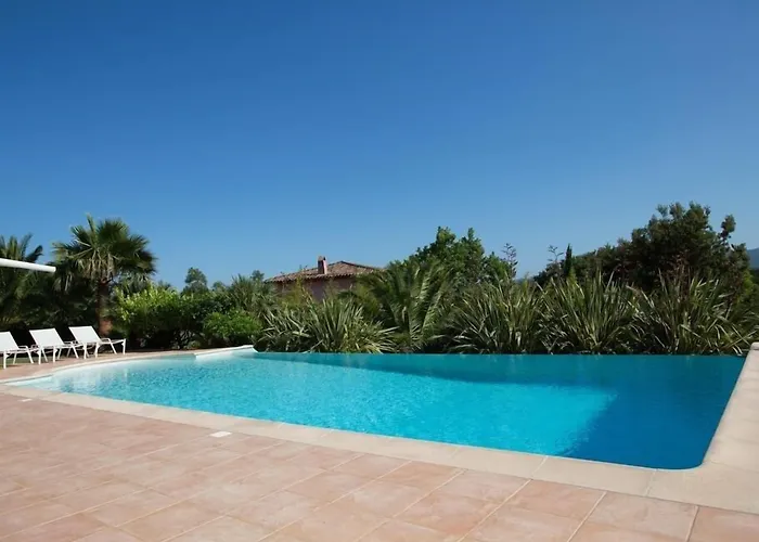 La Tarentane בית הארחה 4*