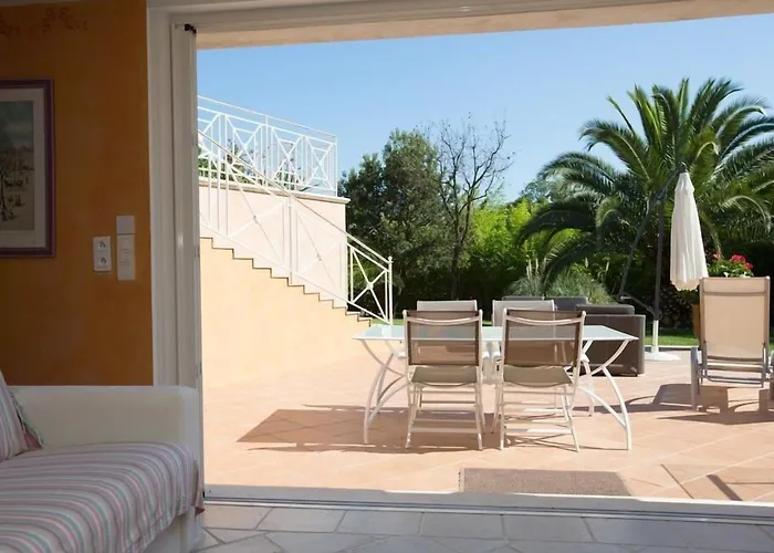 בית הארחה La Tarentane 4*