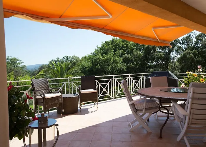 La Tarentane בית הארחה